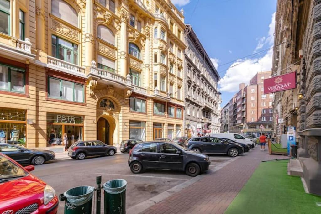 Uhu'S Golden Soho Residence Budapest Exteriör bild